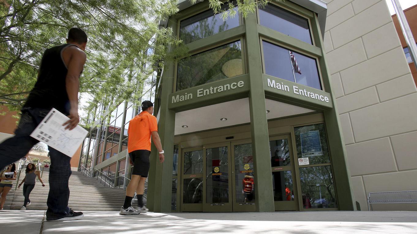 Arizona Senate panel rejects bill to let community colleges offer 4-year degrees